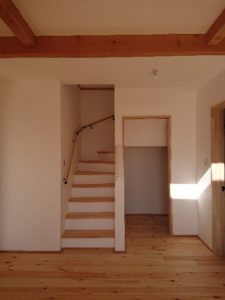 センターリビング階段　無添加住宅